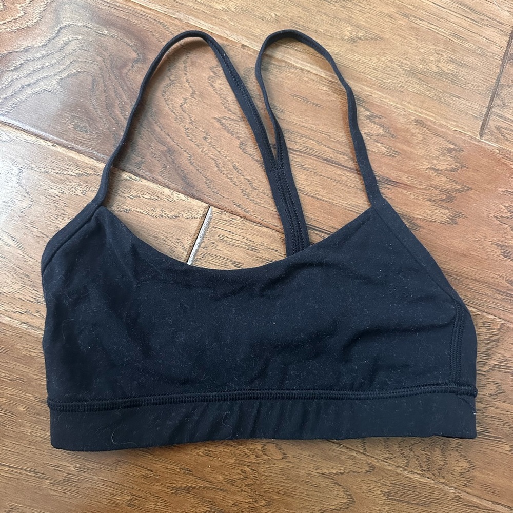 black Lululemon flow y Sports Bra size 4